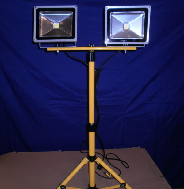 LED-Arbetsbelysning med stativ 2x30W